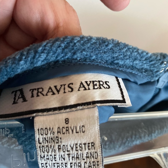 Travis Ayers, Size 8, Blue Skirt Suit, 100% Acrylic, 2 Silver Buttons & 1 pin - Picture 13 of 13